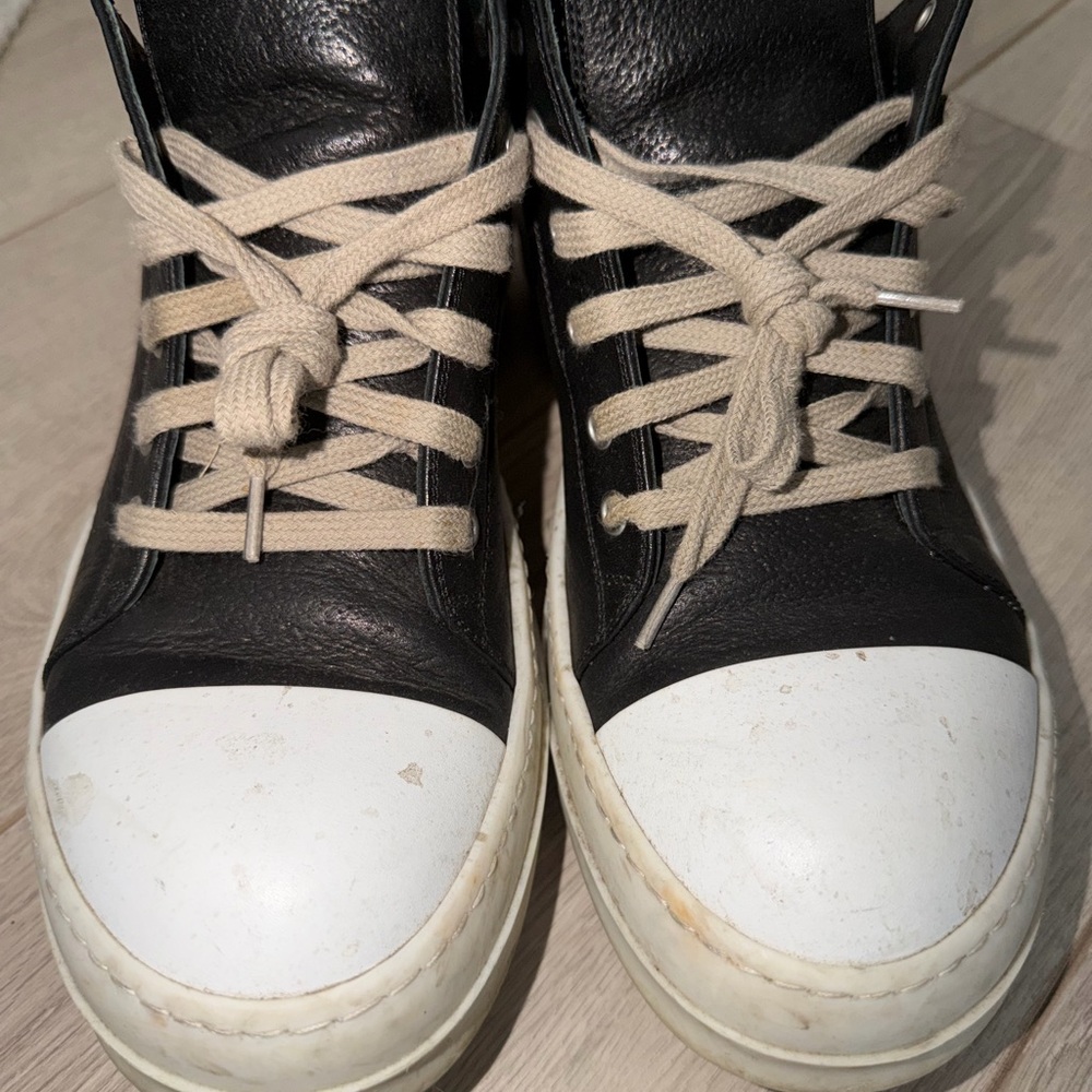 Sz42 (9) Rick Owens Black Leather Sneakers with White Toe Caps and Cream Laces